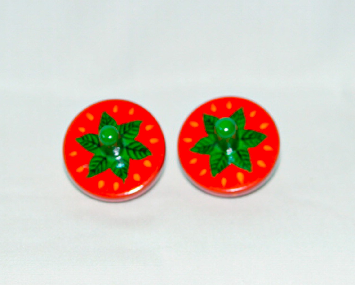 Channapatna Wooden Colourful Fruit Tops/Spinning top/Magic and Finger/Twirler/peg-top/Whip-top/Buzzer/yo-yo/Lattu, for Gifting,Helps Kids in Colour Identification. (L=6CM,W=5CM) 2 Piece