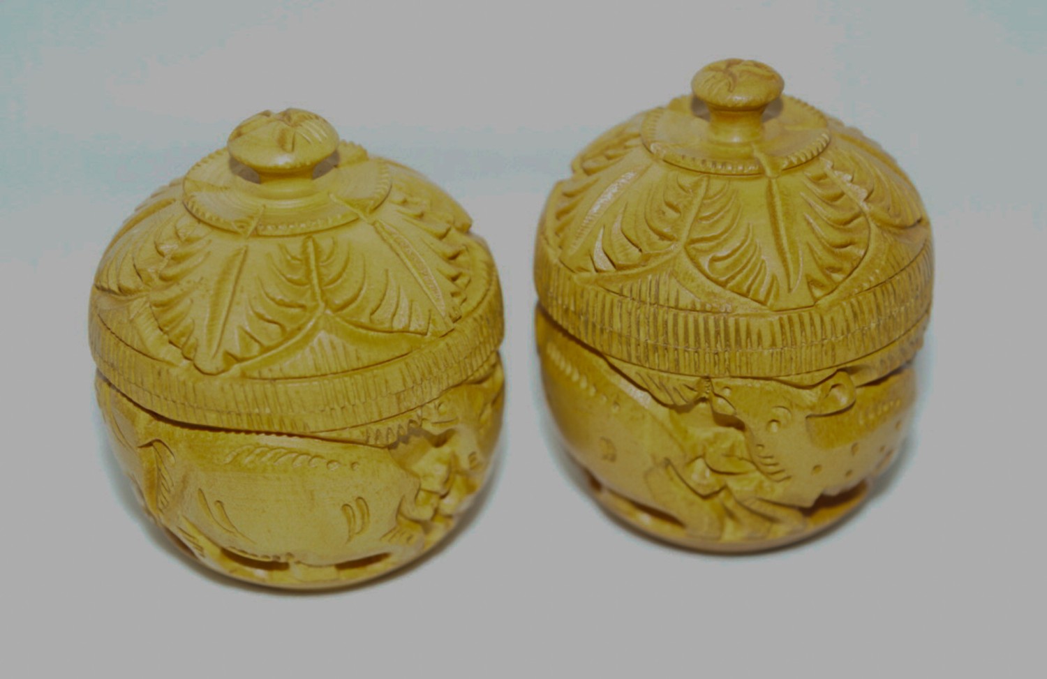 Channapatna Wooden Haldi - Kumkuma bharani/kumkum Box/kumkum dibbi Set Can be Used for Gifting and Looks Elegant in The Pooja Room(L=7CM,W=5CM)