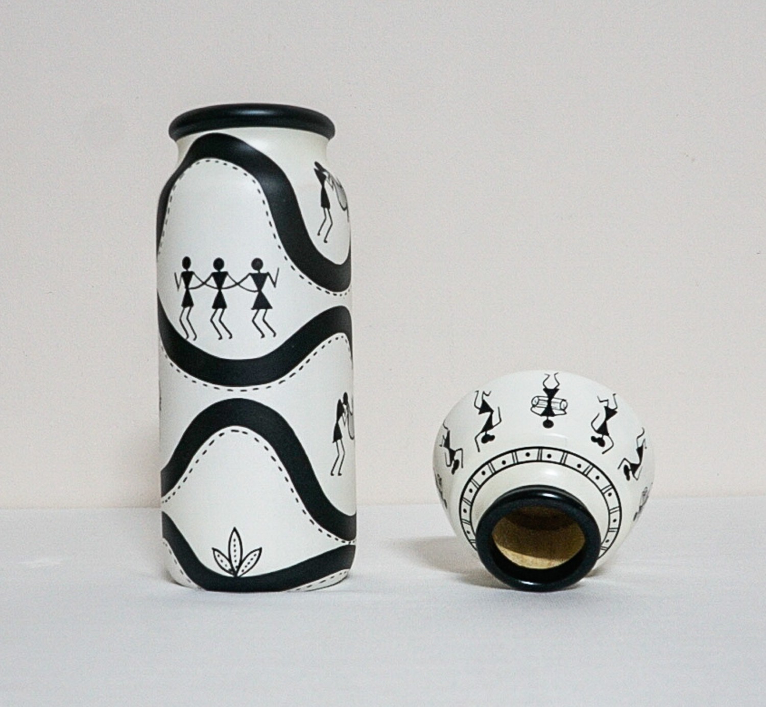 Wooden - Black & White Art Work Decorative Cute Pot (1 Piece)